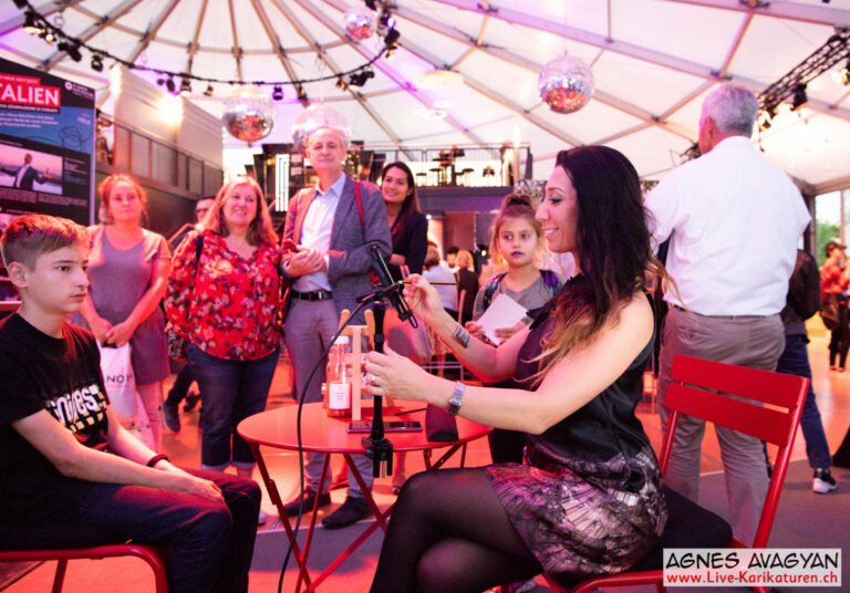 Alleinunterhalter, Unterhaltung, Kunst, Kunsthandwerk, Firmenevent, Geschaeftsessen, Geburtstag, Hochzeit, Firmenevent, Geschenkidee, Hochzeit, Jubilaeum, Kuenstler, Live Karikaturist, Pensionierung, Messeanimation, Portraitbild zeichnen, Showkuenstler, E